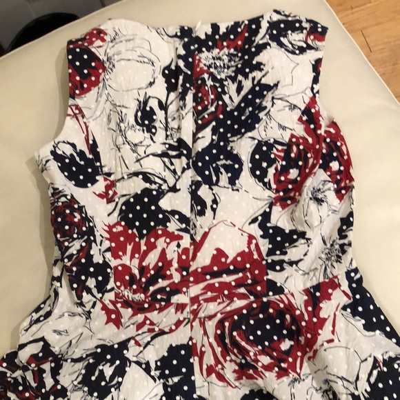 Carolina Herrera White with red/navy floral print dress - Picture 8 of 8